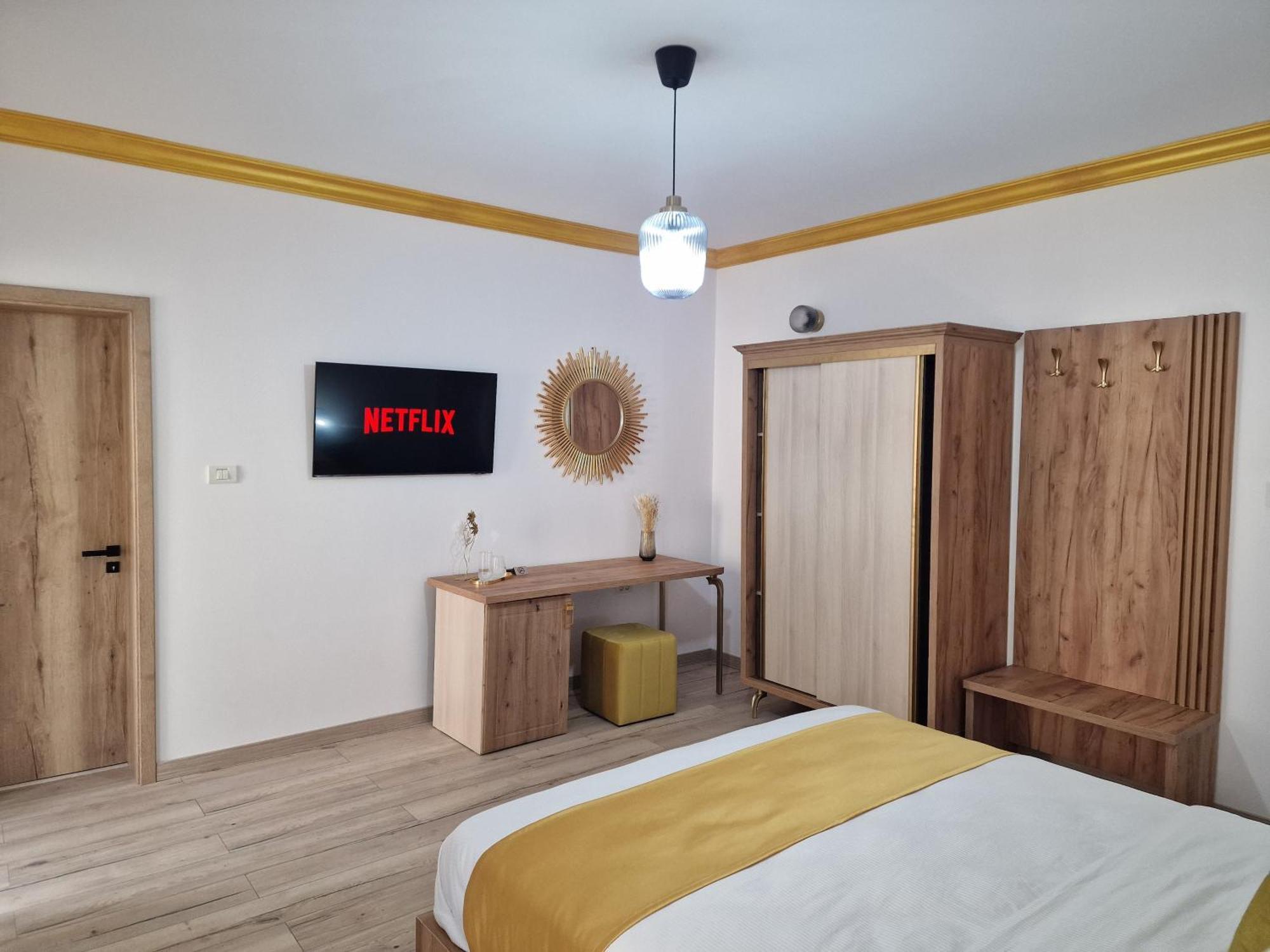 Hotel Colt De Rai Resita Exterior foto
