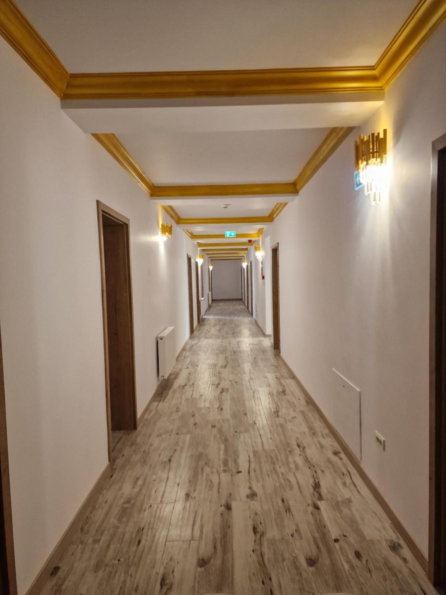 Hotel Colt De Rai Resita Exterior foto